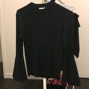 Flare sleeves sweater